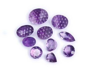 آمیتیست
Handcrafted 925 sterling silver ring featuring a faceted purple amethyst gemstone with granulation detailing by Sun Nafissi Jewelry